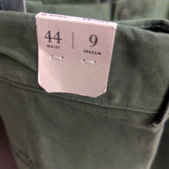 Men's J. Crew Green Flat Front Chino Shorts with Belt Loops - Size 44 Inseam 9 - Picture 5 of 7